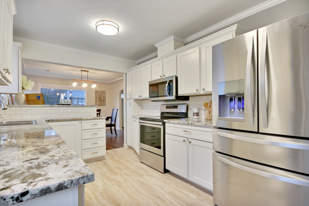 Contemporary kitchen in Tacoma, WA managed by Andrea Martin Homes
